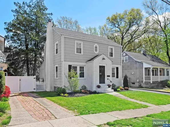 11 Summit Ave, Westwood, NJ 07675