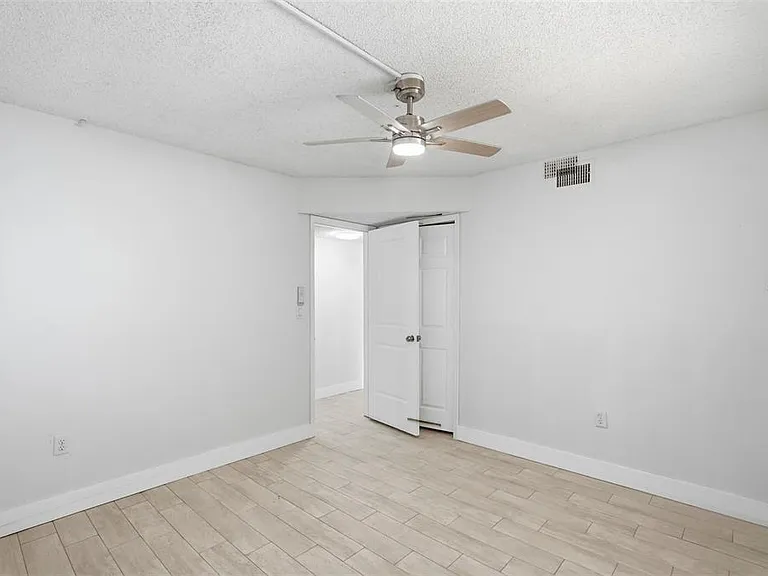 4775 Cove Cir #106 — Photo 19