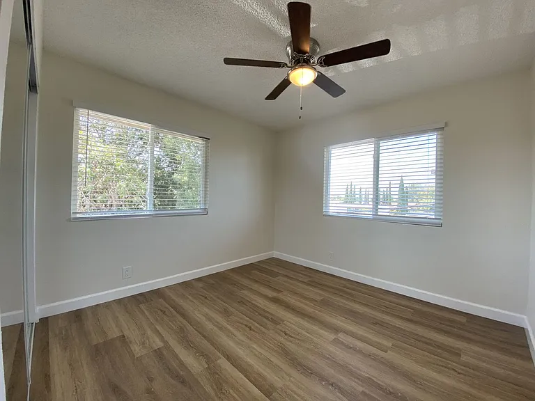 6001 Fullerton Ave — Photo 19