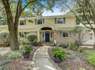 6233 W Chapel Hill Rd, Mequon, WI 53097