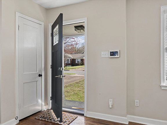 4th image of 3890 Lytle Cir