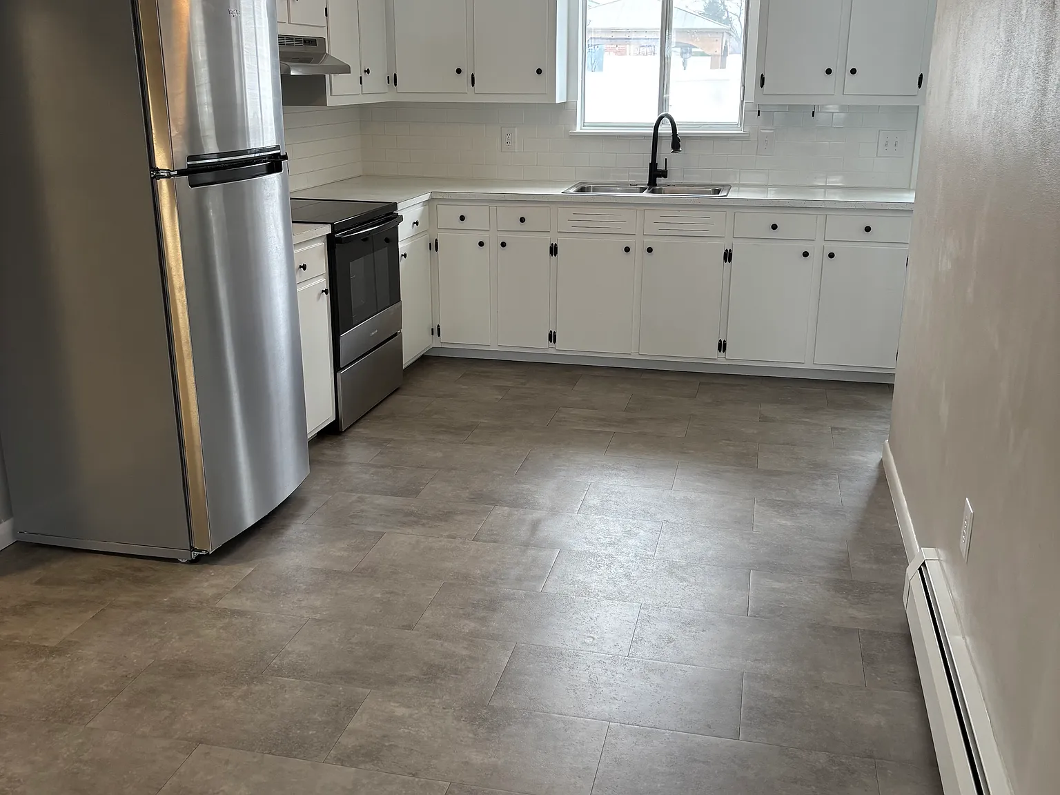 2 bed, 950 sqft, $1,600 — Photo 1
