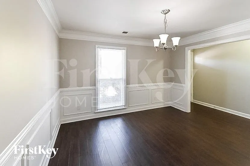 6 bed, 3.5 bath, 3297 sqft, $2,945 — Photo 4