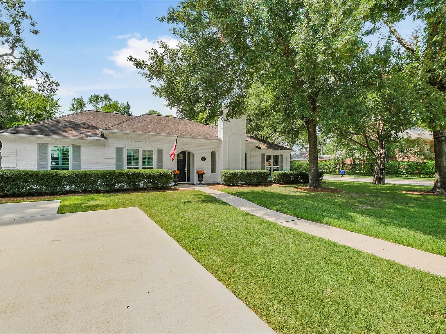 4 bed, 2.5 bath, 2821 sqft, $5,800 — Photo 3