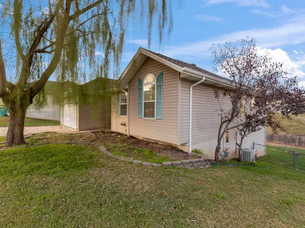 4427 W University Street, Springfield, MO 65802