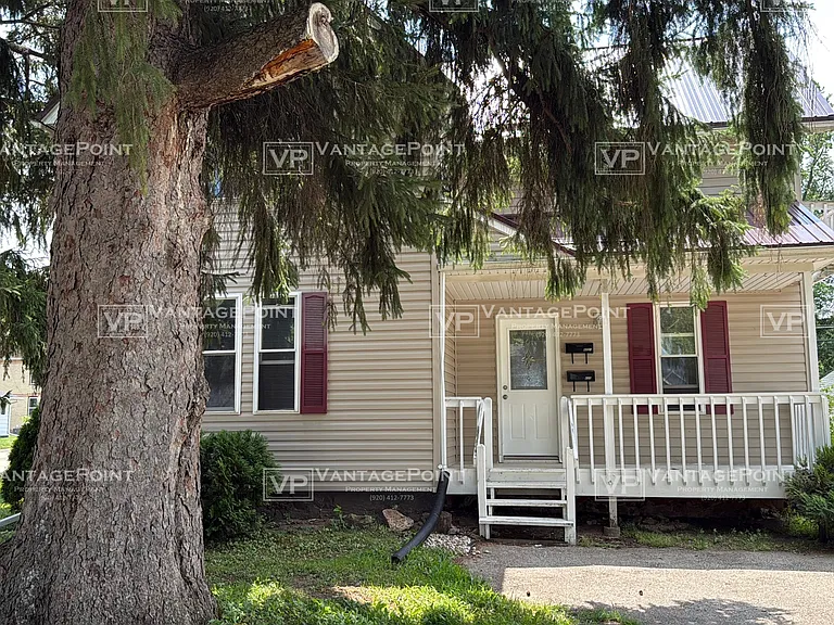420 E Pine St — Photo 2