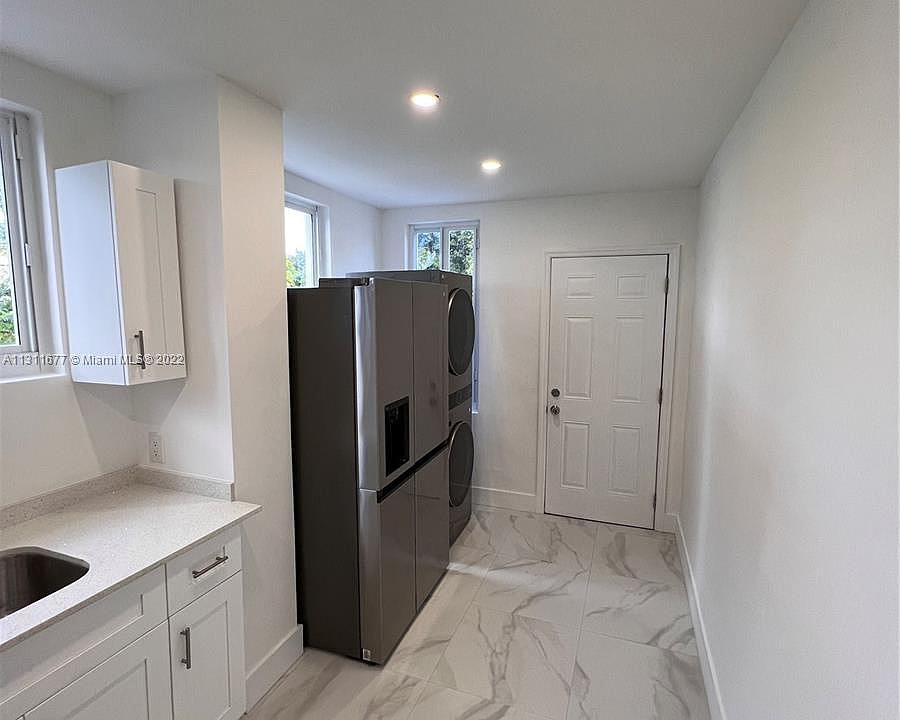 1st image of 3025 NW 8th Ave #1