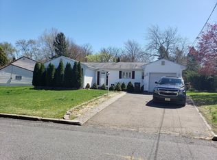 17 Knoll Ter, Hazlet, NJ 07730