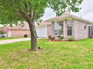 2128 Southwood Trl, Grand Prairie, TX 75052