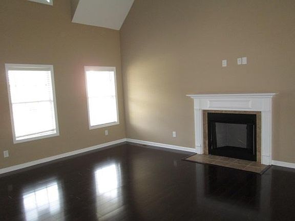 3rd image of 42 York Mdws Lot 42