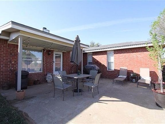 Large shady patio for entertaining
