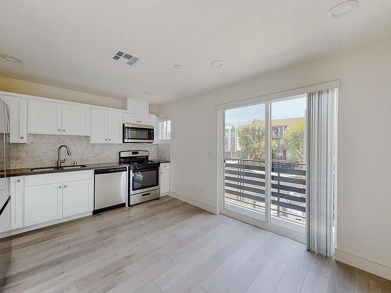 953 1/2 N Mariposa Ave #1/2 — Photo 30