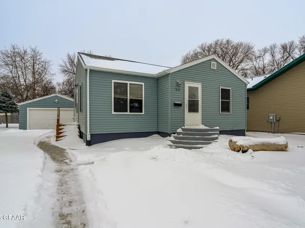 2115 5th Ave N, Grand Forks, ND 58203