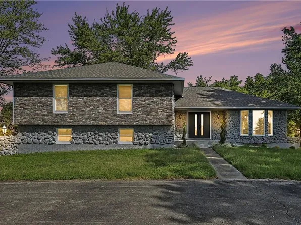 12223 Hills Rd, Kearney, MO 64060