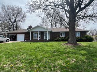 728 Lawson St, Mount Vernon, MO 65712