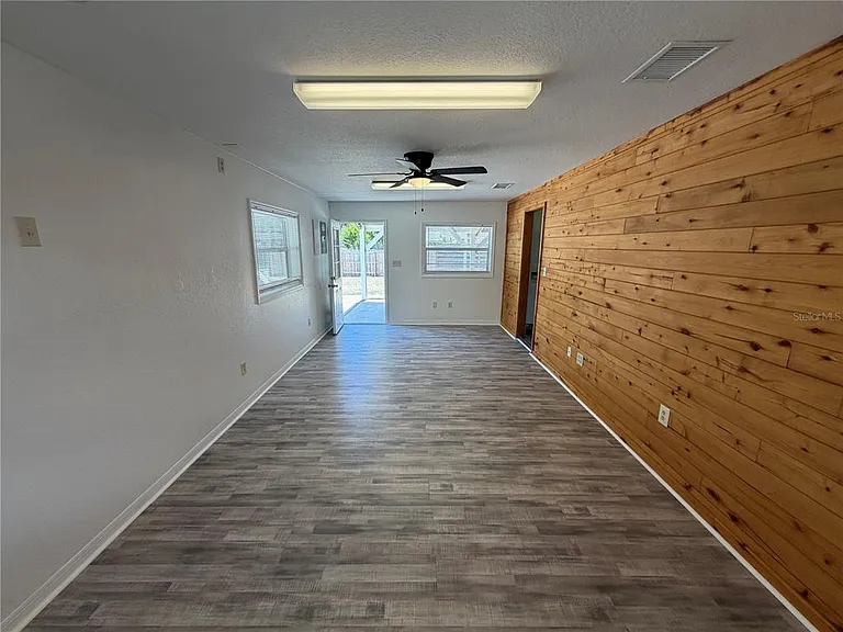 306 N Iona Ave — Photo 2