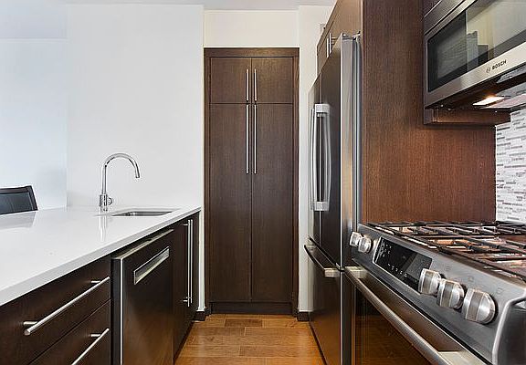 3rd image of 212 E 47th St APT 21H