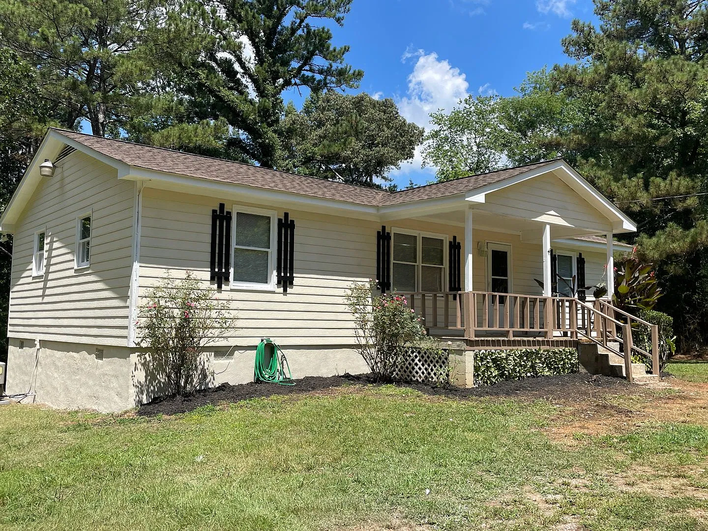 Beautiful 3 bedroom 2 bath home on a nice lot in Winston! — Photo 2