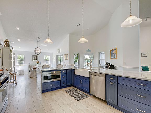 4th image of 18610 Fishing Hawk Ln