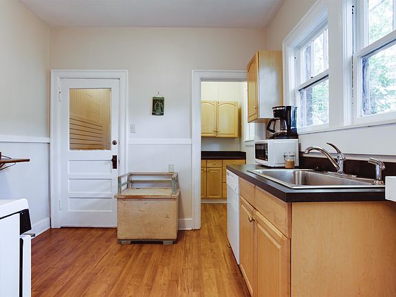 3rd image of 669 S Mansfield St #1