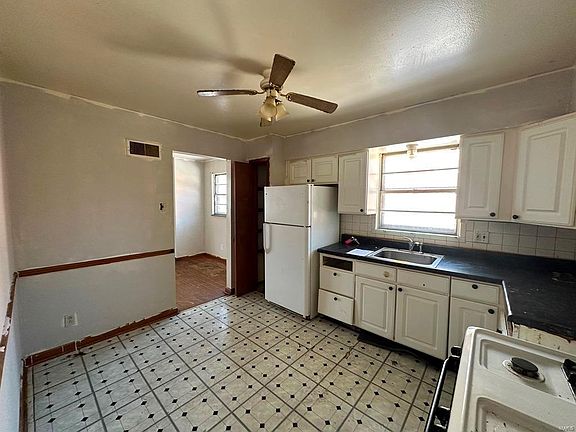 4th image of 5510 McLaran Ave