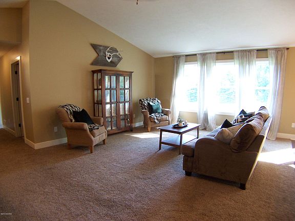 4th image of 11092 Waterway Dr