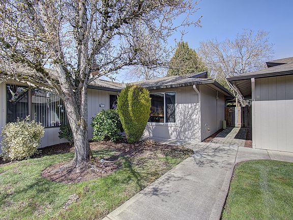 3rd image of 3832 NE 45th St