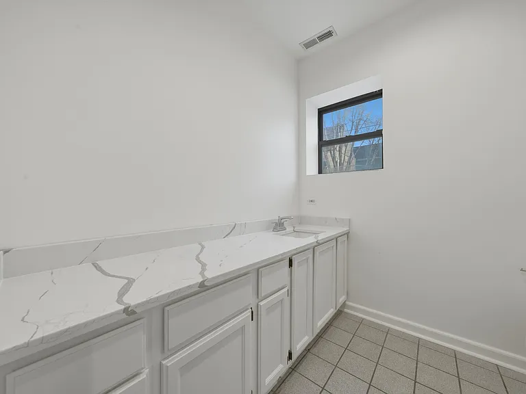 4537 N Greenview Ave #2F — Photo 3