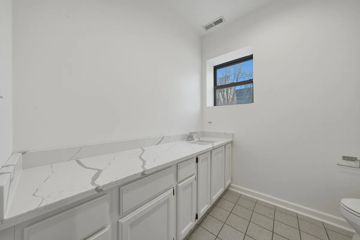Photo 1 of 1 - 747 N Throop St #4 - Chicago, IL Primary Photo - 747 N Throop St #4