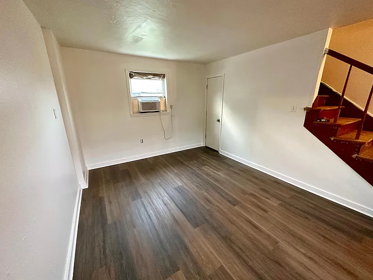 2402 Annette St — Photo 5