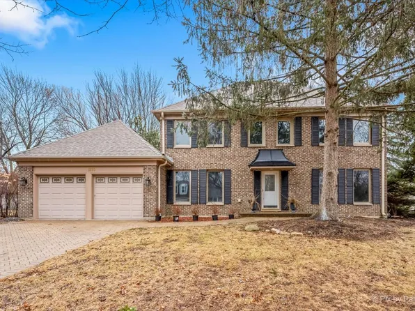 1220 Trinity Pl, Libertyville, IL 60048