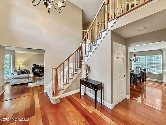 2nd image of 8 Sugar Pine Dr