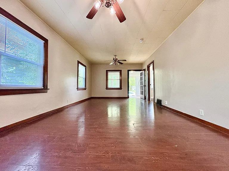 1320 Altgeld St — Photo 3