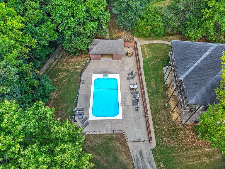 650 Appomattox Ct — Photo 37
