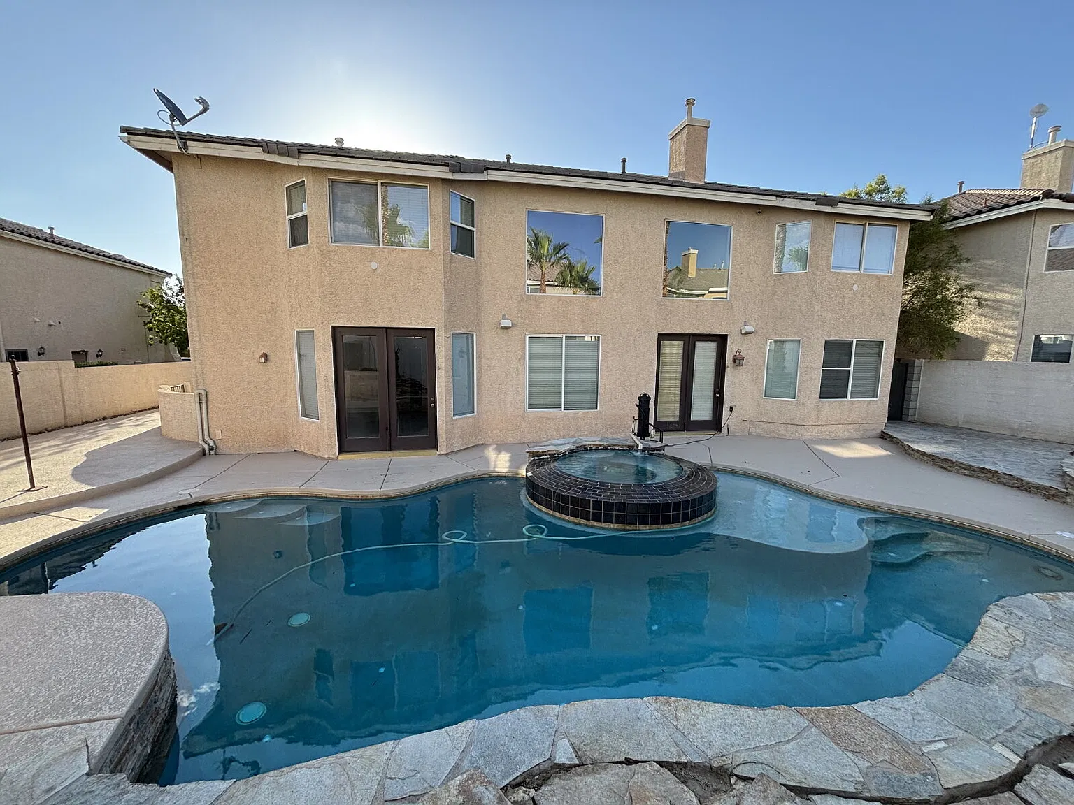 5 bed, 3.5 bath, 5440 sqft, $4,910 — Photo 2
