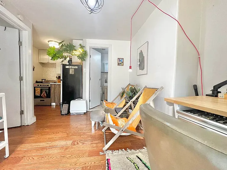 330 Evergreen Ave #1B — Photo 4