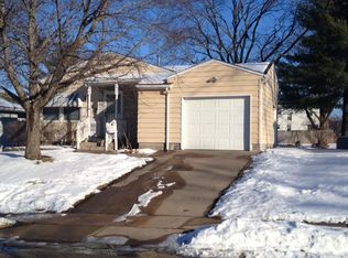2417 Washington Ln, Davenport, IA 52804
