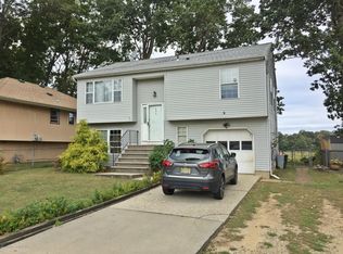 496 Netherwood Dr, Keyport, NJ 07735