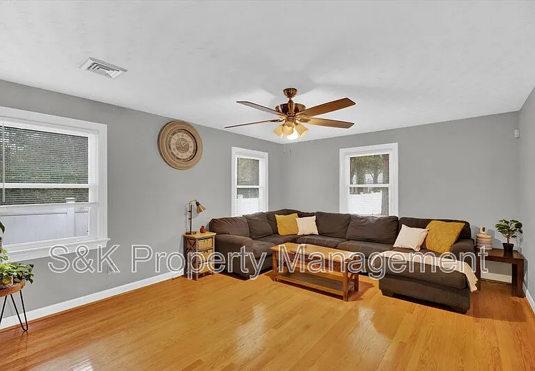 5524 Briarwood Ln — Photo 10