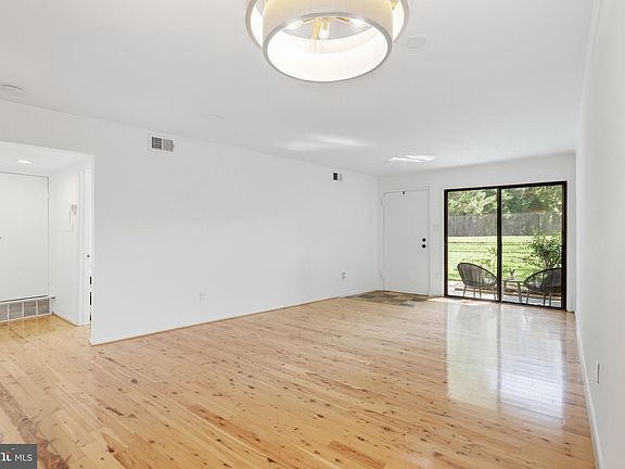 4th image of 5802 Royal Ridge Dr Unit I