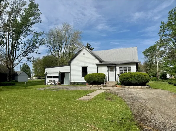 113 S Poplar St, Assumption, IL 62510