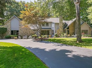 35 Ambassador Rdg, Rochester, NY 14626