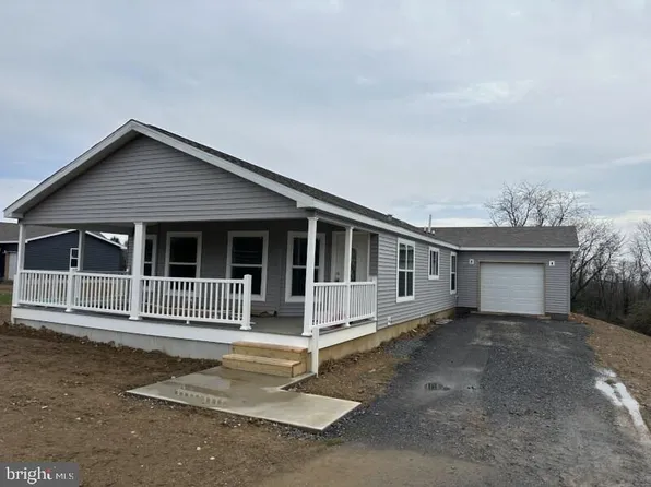 65 Ash Rd, Hamburg, PA 19526