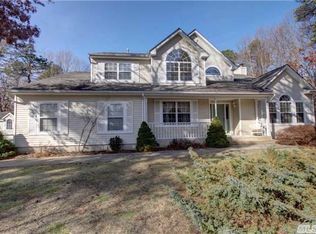 10 Rockhill Cir, Manorville, NY