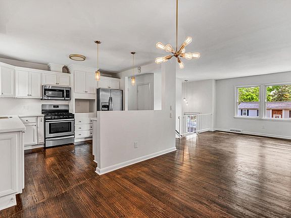 5th image of 2816 Byron Dr