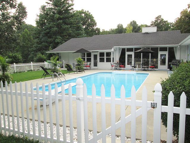 1st image of 309 Dogwood Dr