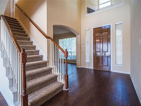 4th image of 5609 White Pine Dr
