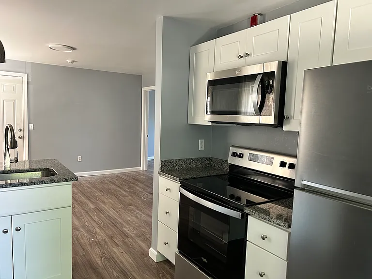 121 Tell St #1R — Photo 4