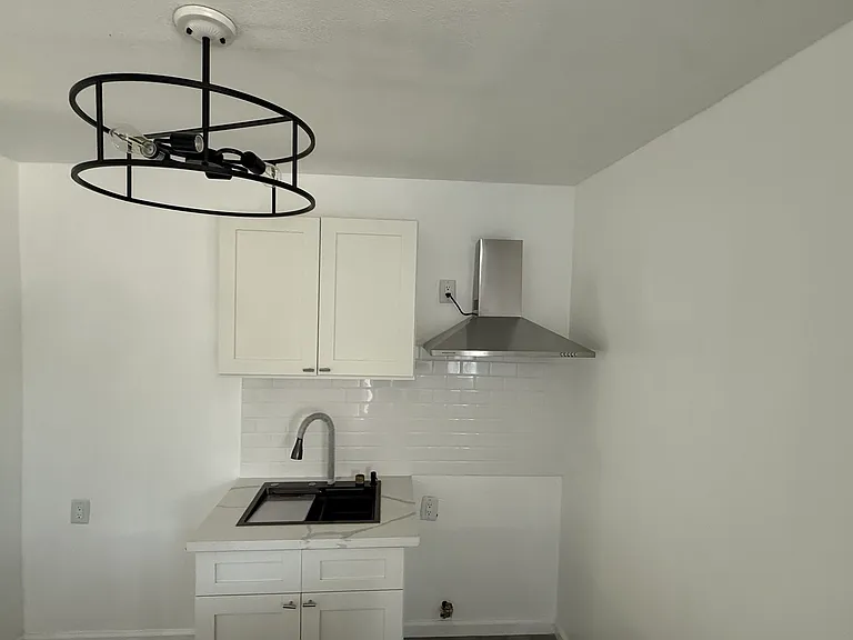 11664 Lou Dillon Ave #B — Photo 3