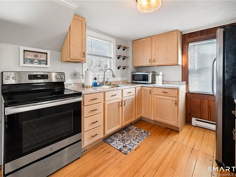 121 Shore Rd — Photo 8